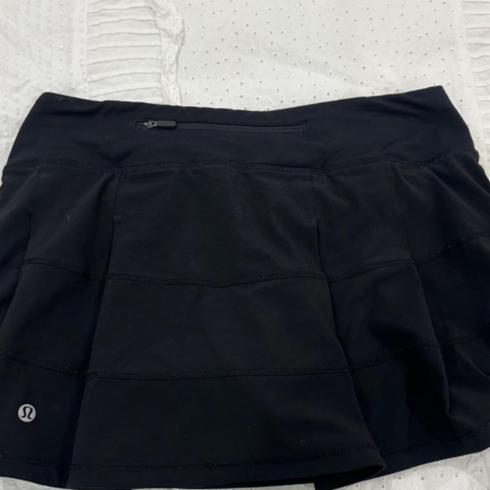 Lululemon black skirt